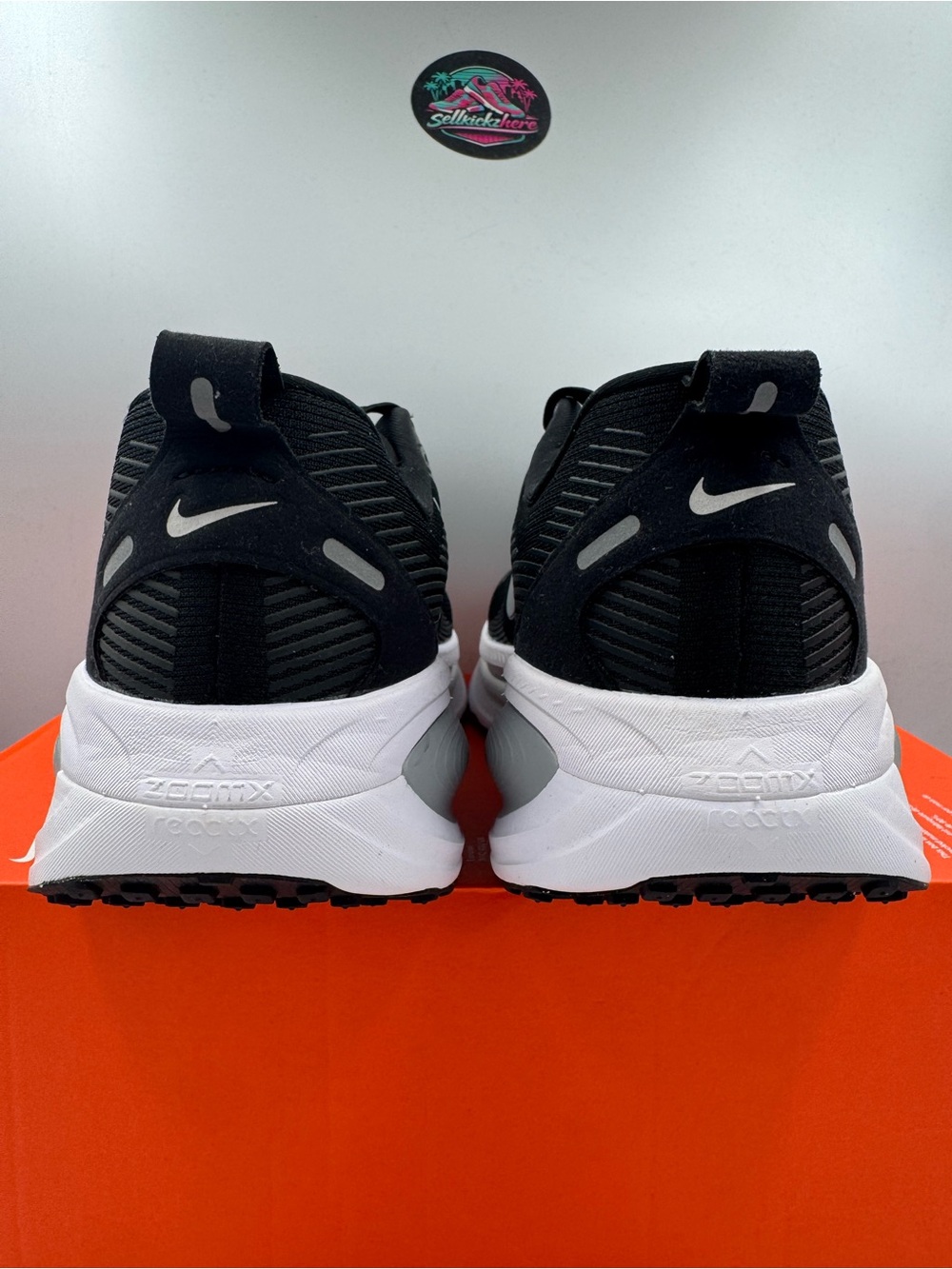 Nike Vomero 18 Black Wolf Grey Silver BRAND NEW Size 10 Women - Picture 4 of 8